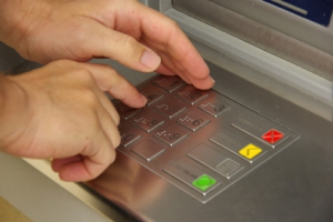 Des distributeurs de billets dans les prisons
