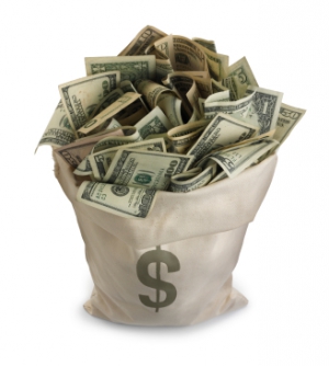 Un scout trouve un portefeuille contenant 2 000 dollars