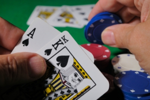 Les braqueurs emportent 242.000 euros à un tournoi de poker